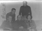 Iš kairės - tėtis Mykolas, mama Ernestina ir Nijolė. Už jų – iš kairės – Algirdas ir Vytautas