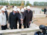 Kauno biologinių valymo įrenginių statybos pradžia – kapsulės įbetonavimo  ceremonija. (R. Baikštys antras iš dešinės). Asmeninio archyvo nuotr. 
