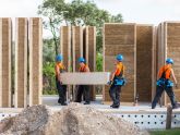 Namo iš šiaudų skydų statyba. Bendrovės „Ecococon“ nuotr.